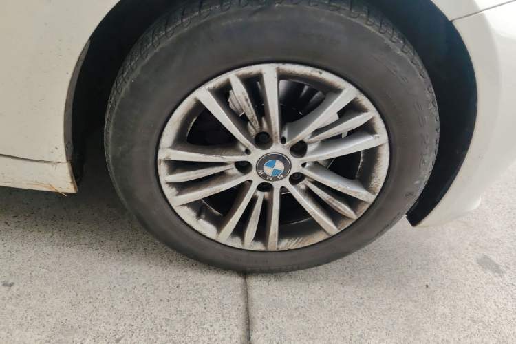 Used BMW 3 Series 2014 320Li Fashion Model Right Front Wheel Hub