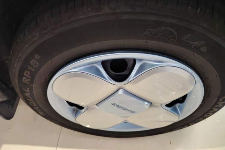 Used Geely Galaxy Panda 2024 Panda Mini 200km Longteng PRO Edition Left Front Wheel Hub