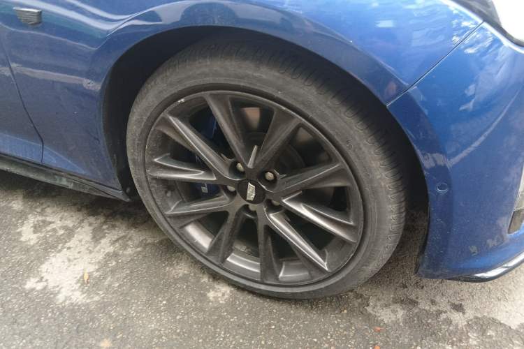 Used Cadillac CT5 2020 28T Platinum Sport Edition Right Front Wheel Hub