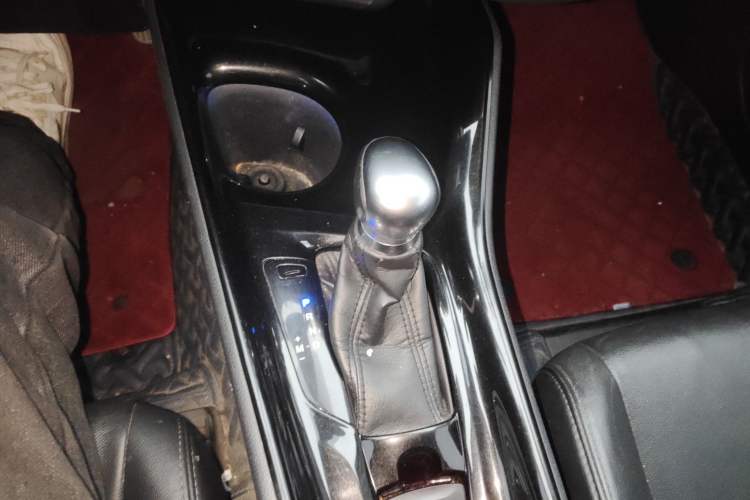 Used Toyota IZOA 2018 2.0L Yixuan Version China V Standard