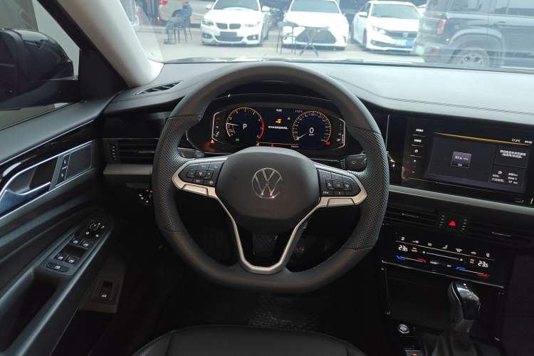 Used Volkswagen Passat 2026 Model, Outstanding 380TSI Xingkong Longteng Edition Steering Wheel
