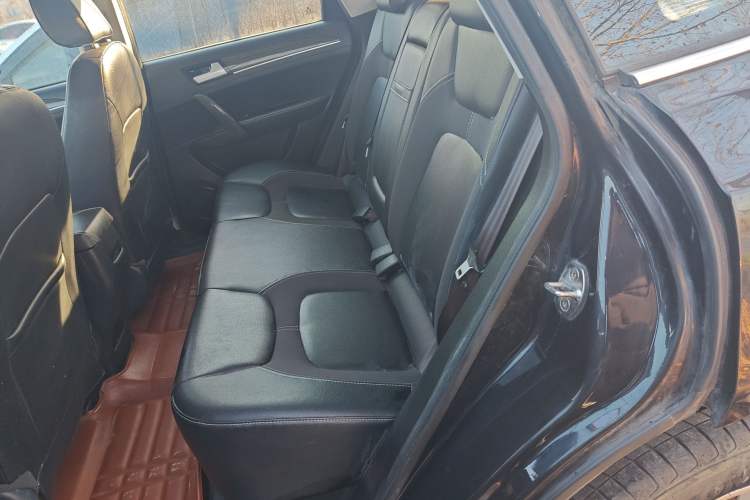 Used Zotye T600 2015 1.5T Manual Luxury Model Left Rear Seat