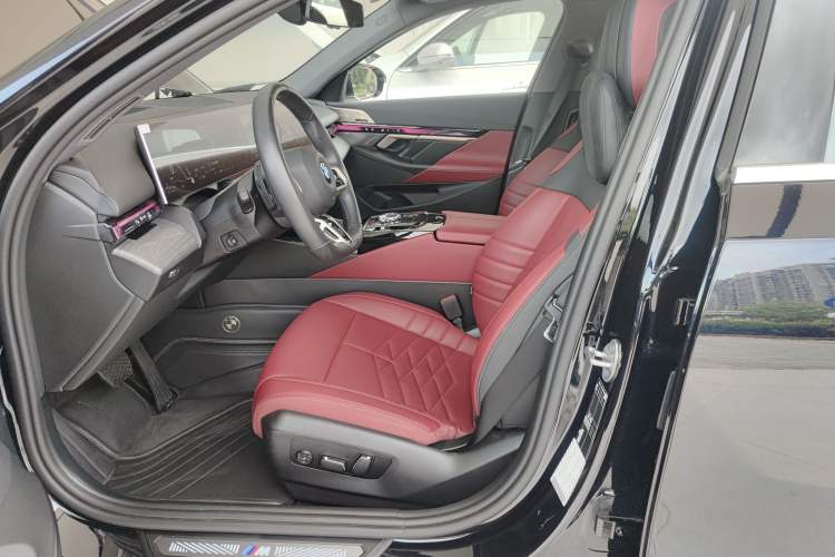 Used BMW 5 Series 2025 530Li Luxury Edition M Sport Package Left Front Seat