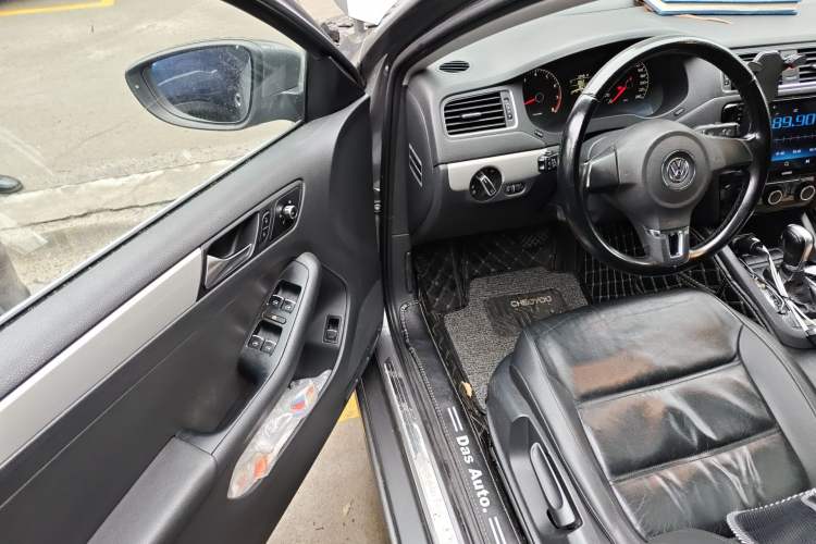 Used Volkswagen Sagitar 2012 1.6L Automatic Comfort Edition