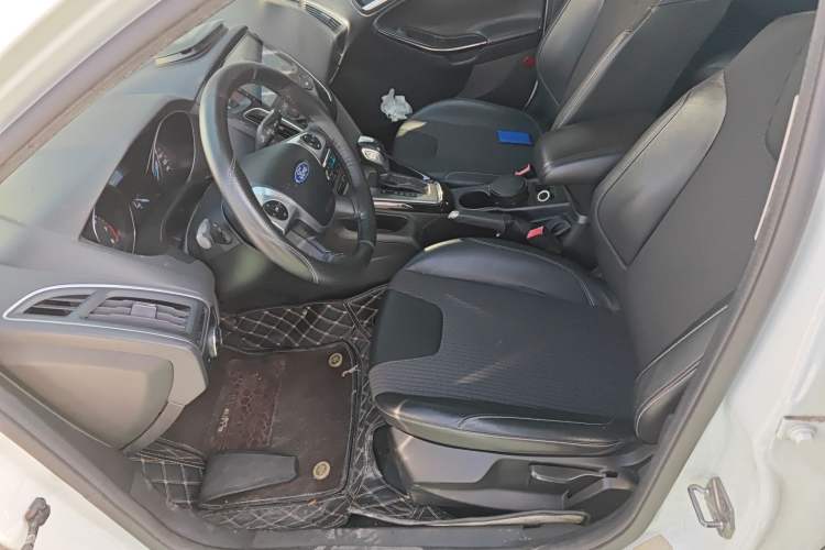 Used Ford Focus 2012 Sedan 1.6L Automatic Fashion Edition Left Front Seat