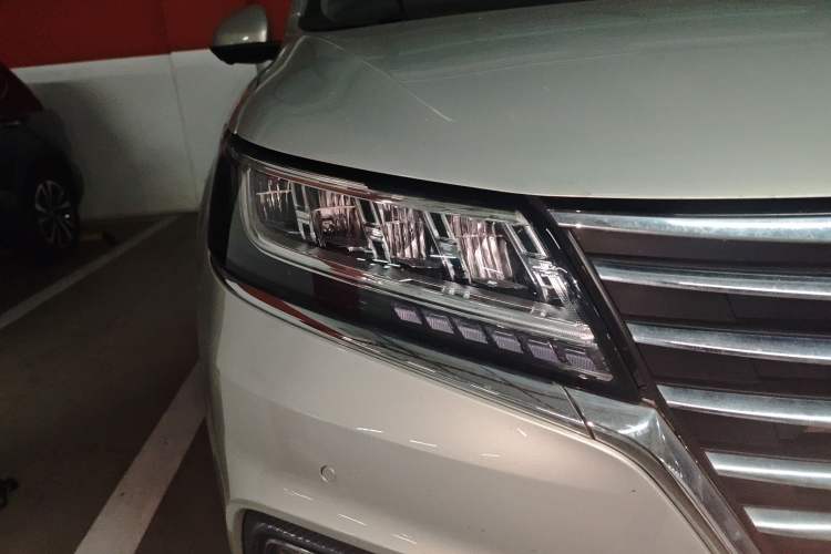 Used Roewe RX5 New Energy 2017 eRX5 50T Hybrid Connected Prestige Flagship Edition Right Front Headlight