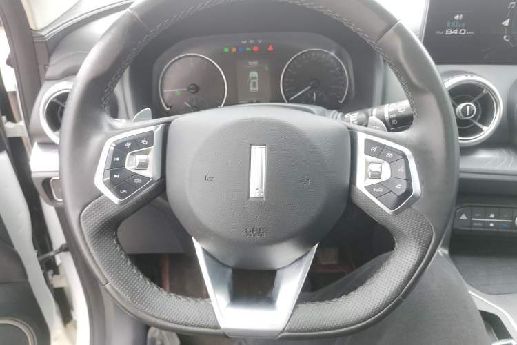 Used Wey VV5 2020 1.5T Two-Wheel Drive Color Pioneer Steering Wheel