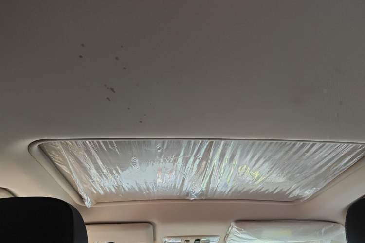 Used Mitsubishi Outlander 2019 2.4L 4x4 Zhi Xiang Edition 7 Seats China VI Standard Headliner