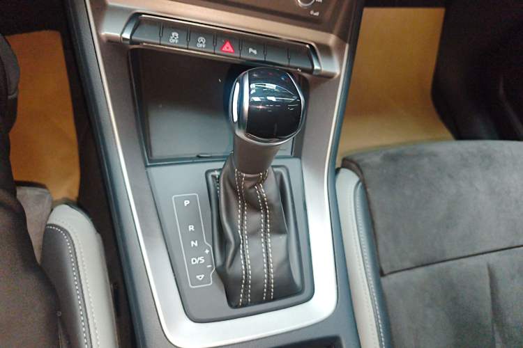 Used Audi Q3 2020 35 TFSI Fashion Dynamic Model Gear Lever
