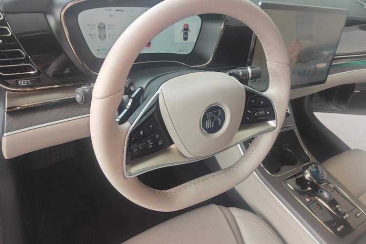 Used BYD Han 2025 DM-i Intelligent Driving Edition 125KM LiDAR Flagship Model

