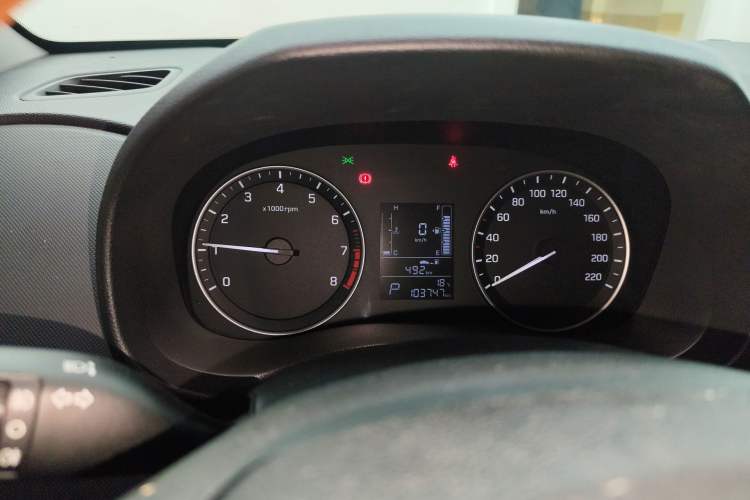 Used Hyundai ix25 2015 1.6L Automatic Two-Wheel-Drive Deluxe DLX Model
