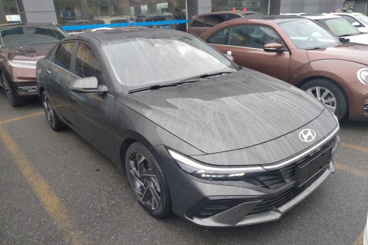 Used Hyundai Elantra 2023 1.5L CVT LUX Prestige Edition
