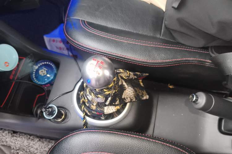 Used Suzuki Swift 2015 1.5L Manual Limited Edition Gear Lever