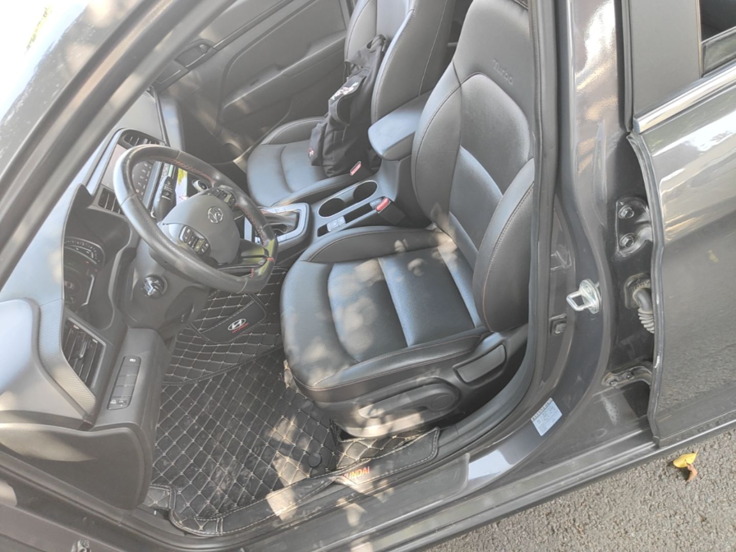 Vordere Reihe im Auto