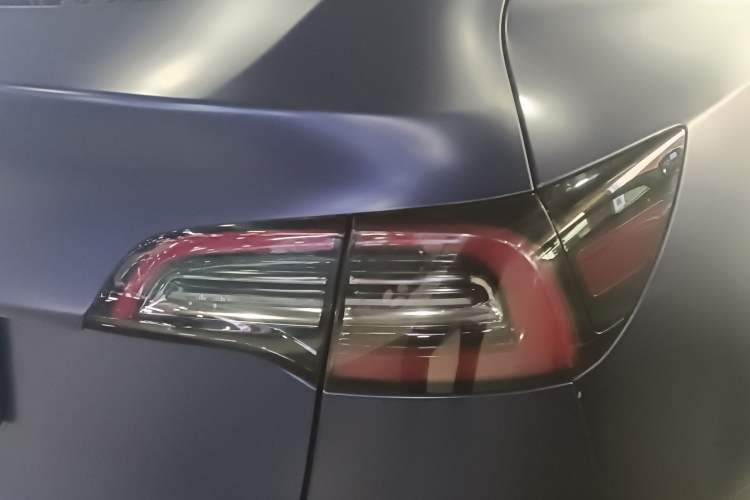 Used Tesla Model Y 2022 Long-Range All-Wheel-Drive Version Right Rear Taillight