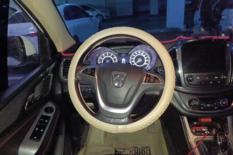 Used Baojun 560 2015 1.8L manual luxury version
