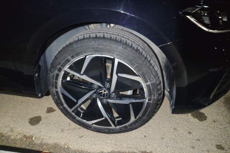 Used Volkswagen Lavida 2023 280TSI DSG Starry Sky Elegance Edition Right Front Wheel Hub