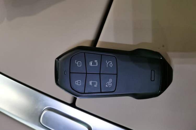 Used XPeng X9 2025 740 Ultra-Long Range Max Vehicle Key