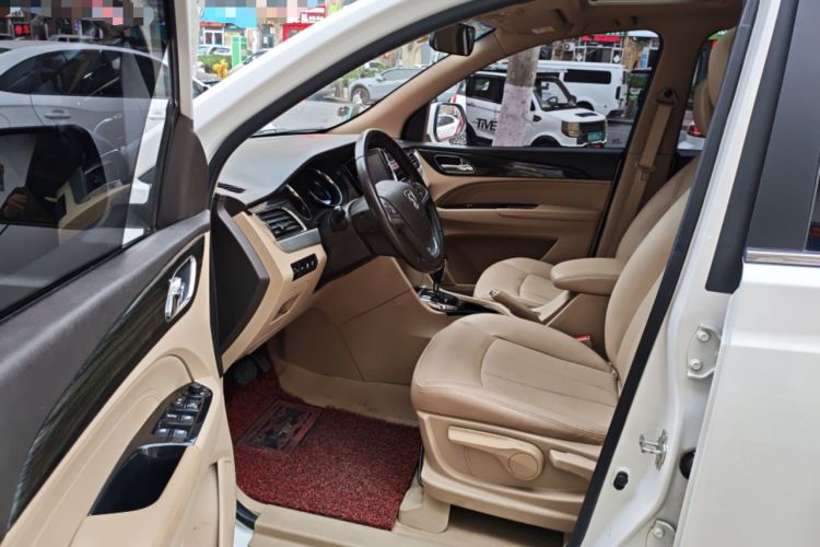 Used Baojun 730 2016 1.8L iAMT Luxury Model 7 Seats Driver Seat