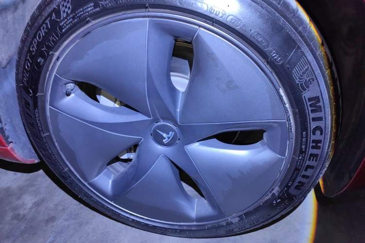 Used Tesla Model 3 2019 Long-Range Rear-Wheel-Drive Version
