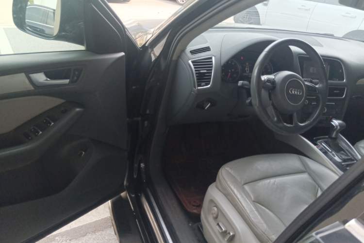 Used Audi Q5 2013 40 TFSI Technology Edition Driver Seat