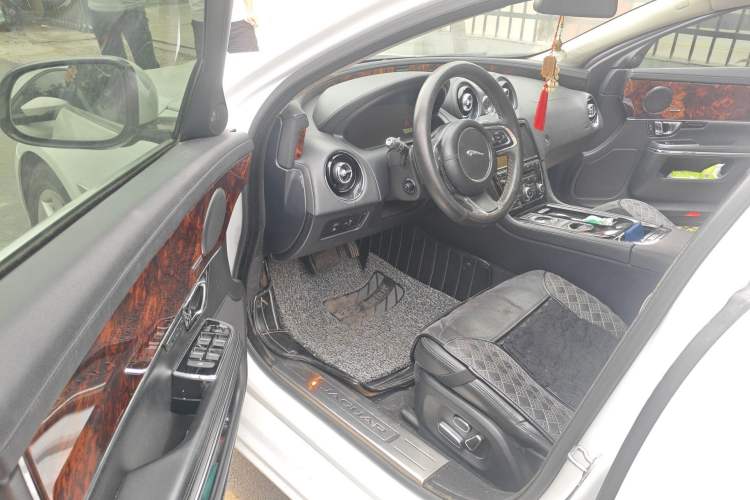 Used Jaguar XJ 2014 XJL 3.0 SC Two-Wheel-Drive Panoramic Business Edition