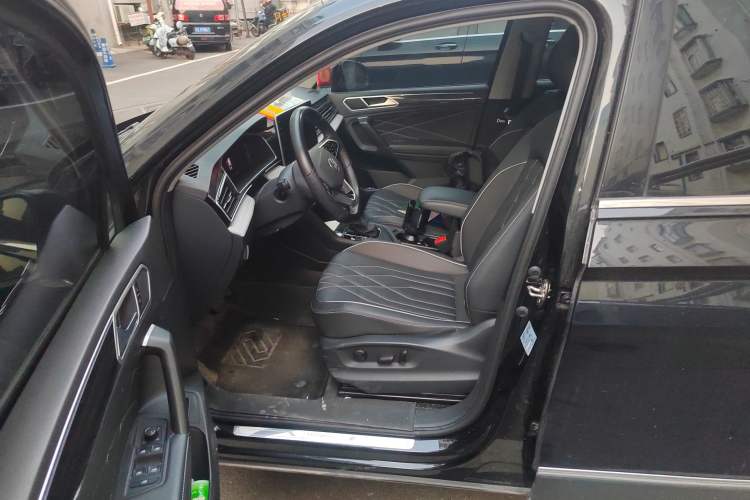 Used Volkswagen Tiguan L 2023 330TSI Automatic Two-Wheel Drive Smart Edition Left Front Seat