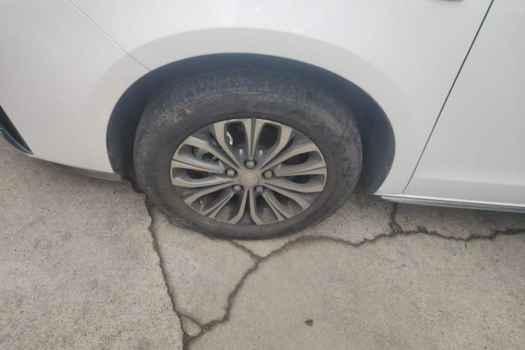 Used Buick GL8 2023 Facelifted Land Cruiser Executive Luxury Version
