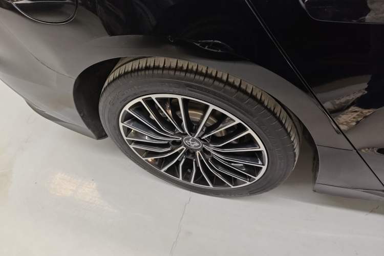 Used BYD Han 2024 EV Glory Edition 506KM Front-Wheel-Drive Premium Model
