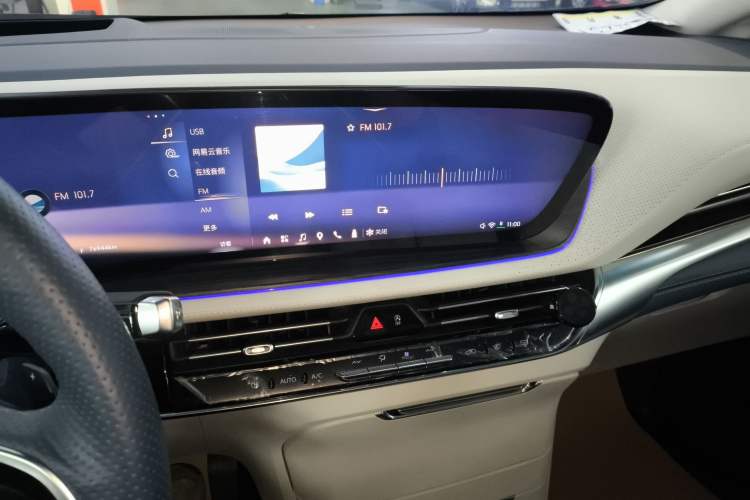 Used Buick Century 2023 2.0T Six-Seater Yinshi Edition
