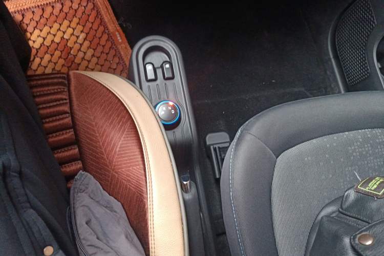 Used Wuling Hongguang MINIEV 2021 Macaron Premium Model – Lithium Iron Phosphate Gear Lever