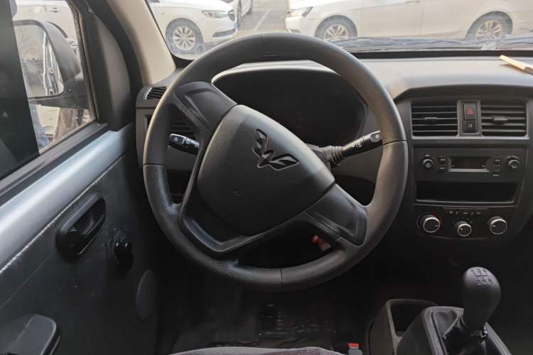 Used Wuling Rongguang S 2022 1.2L Base Model Window-Sealed 5-Seat LSI Car