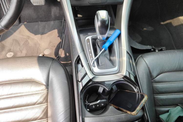 Used Ford Mondeo 2013 2.0L GTDi 200 Fashion Edition Gear Lever