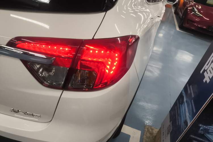 Used Buick Envision 2017 20T Two-Wheel Drive Elite Version Exterior 3