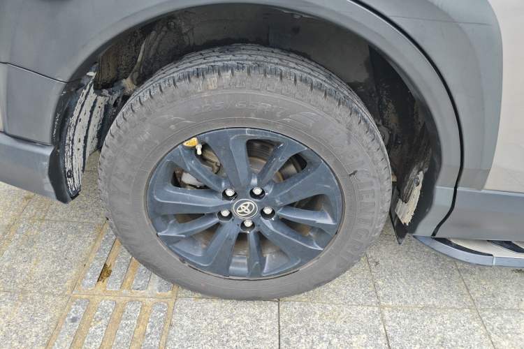 Used Toyota RAV4 2019 2.0L CVT Two-Wheel Drive Fashion X Limited Edition China VI Standard
