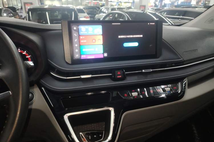 Used SAIC MAXUS Xintu V70 2023 2.0T Elite Edition Automatic Short Wheelbase Low Roof – 5/6 Seats