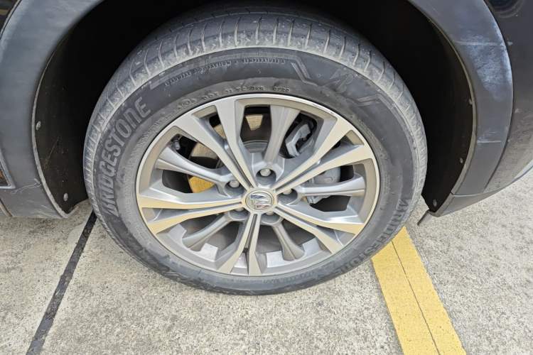 Used Buick Envision 2021 Encore Plus 652T Five-Seat All-Wheel-Drive Luxury Model Right Front Wheel Hub