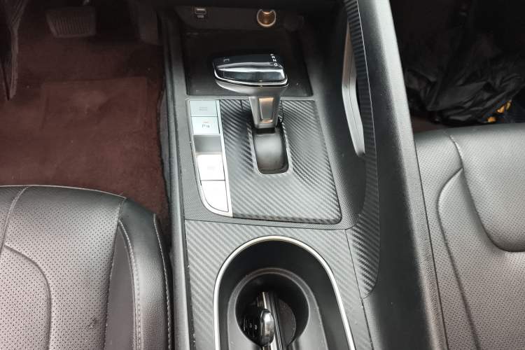 Used Hyundai Elantra 2022 1.5L CVT GLX Elite Edition Gear Lever