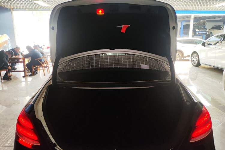 Used Mercedes-Benz E-Class 2018 Facelift E 200 L Sport Edition
