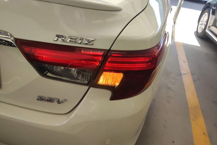 Used Toyota Reiz 2013 2.5V Elite Edition Right Rear Taillight
