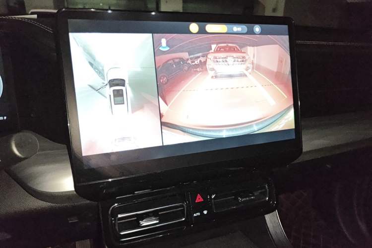 Used GAC Trumpchi GS8 2022 Flagship Series 2.0 TGDI Two-Wheel-Drive Prestige Edition (7 Seats) Audio And AC Panel