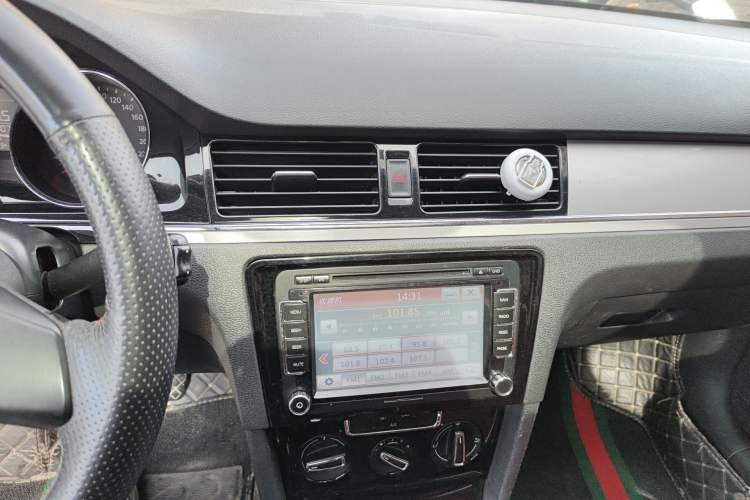 Used Volkswagen Bora 2013 1.6L Manual Comfort Model Audio And AC Panel