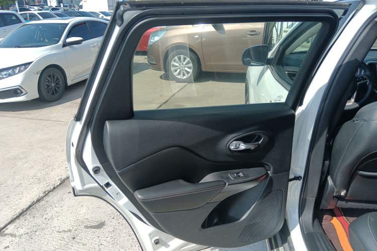 Used Jeep Cherokee 2016 2.0L Superior Edition