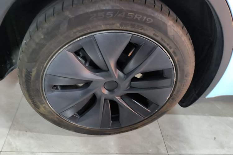 Used Tesla Model Y 2024 Long-Range All-Wheel-Drive Version