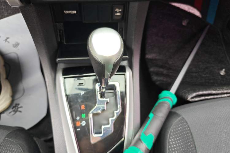 Used Toyota Corolla 2017 Revised Version 1.2T S-CVT GL-i Gear Lever