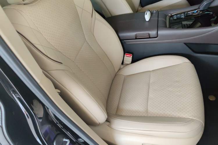 Used Toyota Alphard 2024 Dual-Engine 2.5L Deluxe Edition
