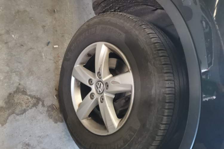 Used Volkswagen Touareg 2011 3.0 TSI Comfort Version Right Front Wheel Hub