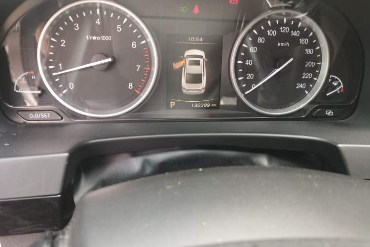 Used Geely Auto Emgrand GT 2015 1.8T Premium Model Odometer Close Up