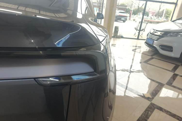 Used Tesla Model Y 2025 Rear-Wheel-Drive Version
