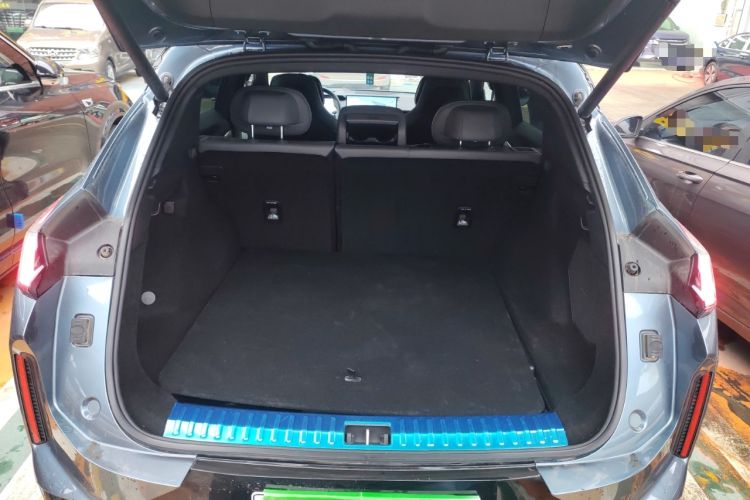 Used Lynk & Co 08 EM-P 2025 220 km All-Wheel-Drive Performance Halo